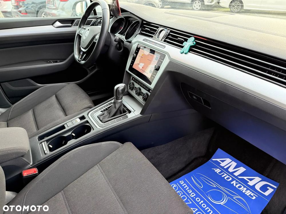 Volkswagen Passat Variant 1.6 TDI SCR DSG - 16