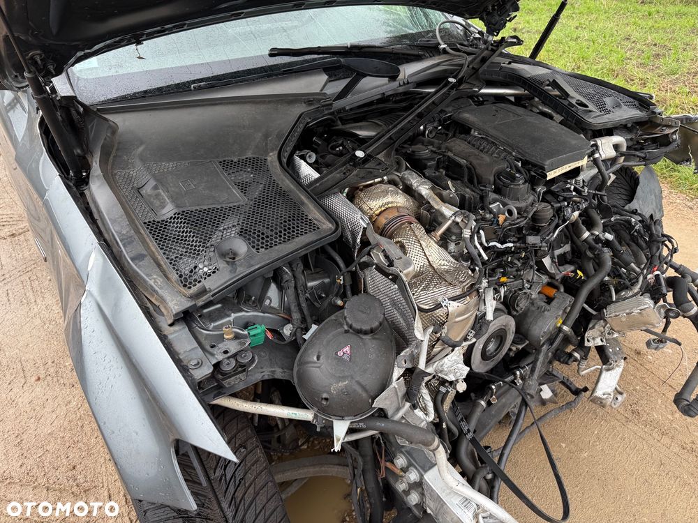 Mercedes-Benz Klasa C 300 de T 9G-TRONIC - 18