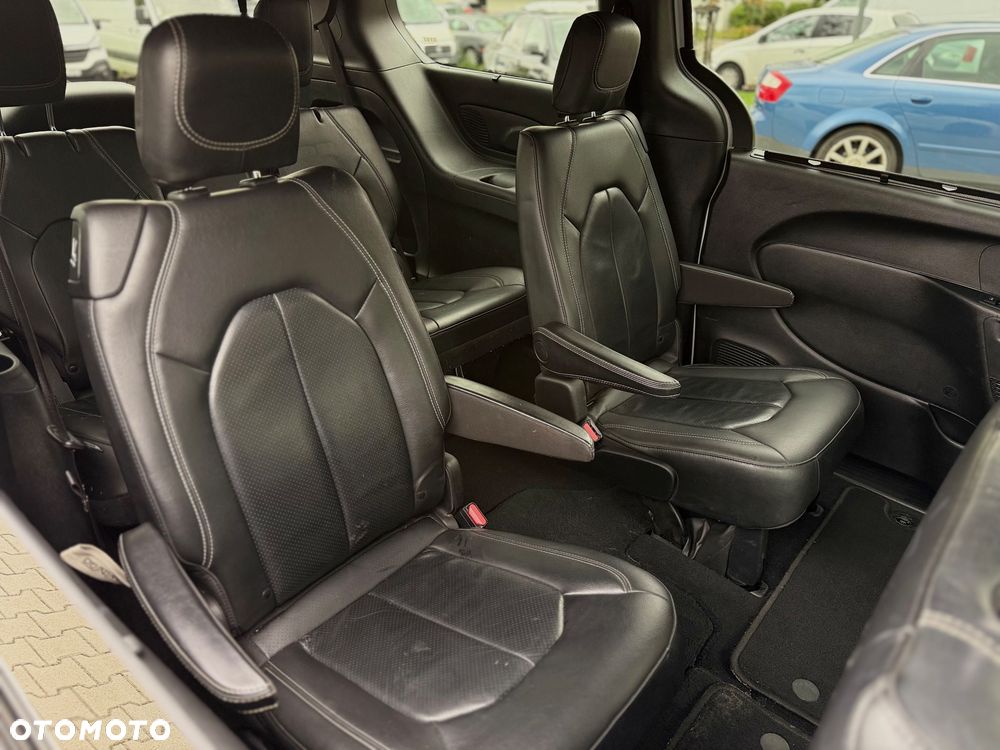 Chrysler Pacifica - 13