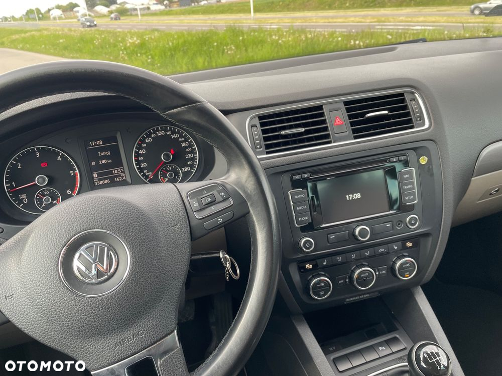 Volkswagen Jetta 2.0 TDI Highline - 13