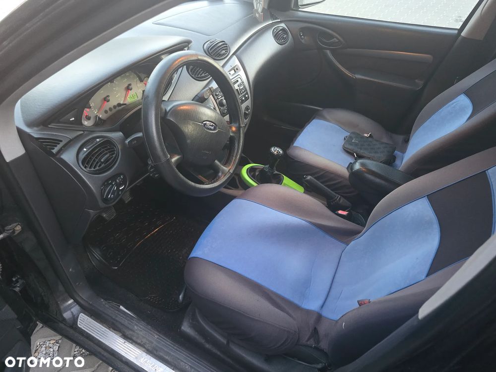 Ford Focus Ghia - 5