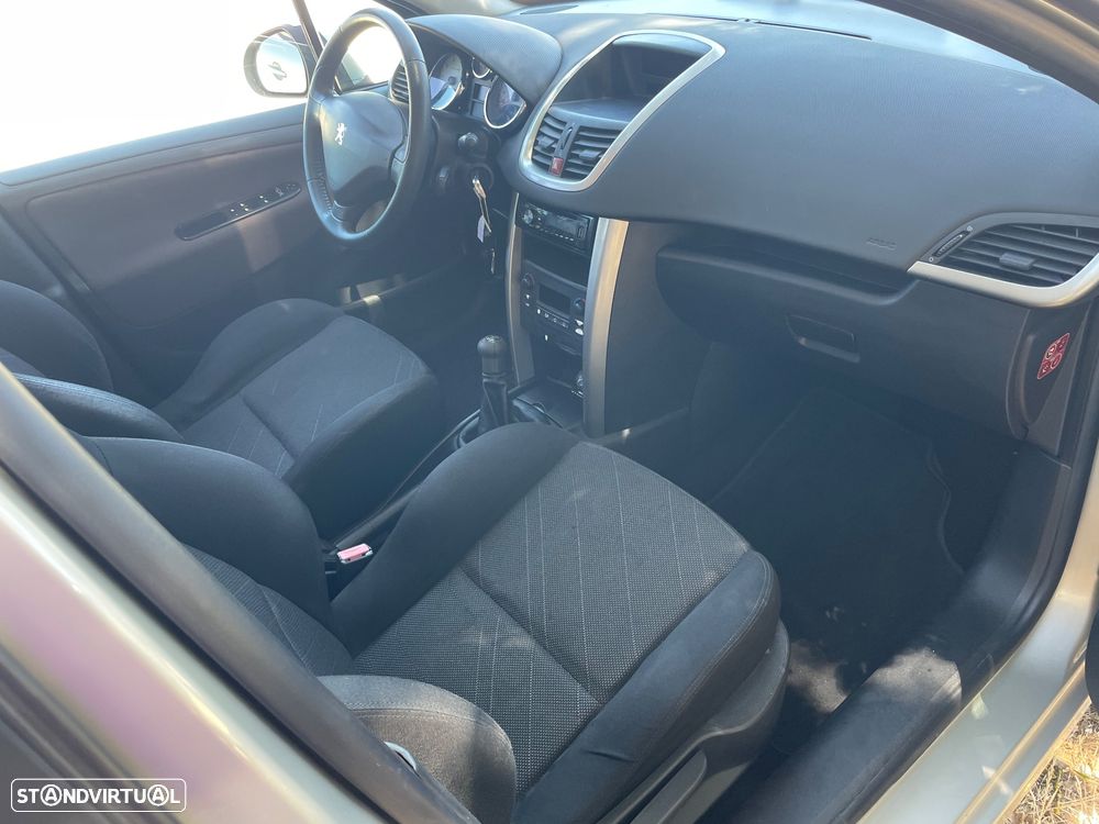 Peugeot 207 1.4 16V Sport - 26