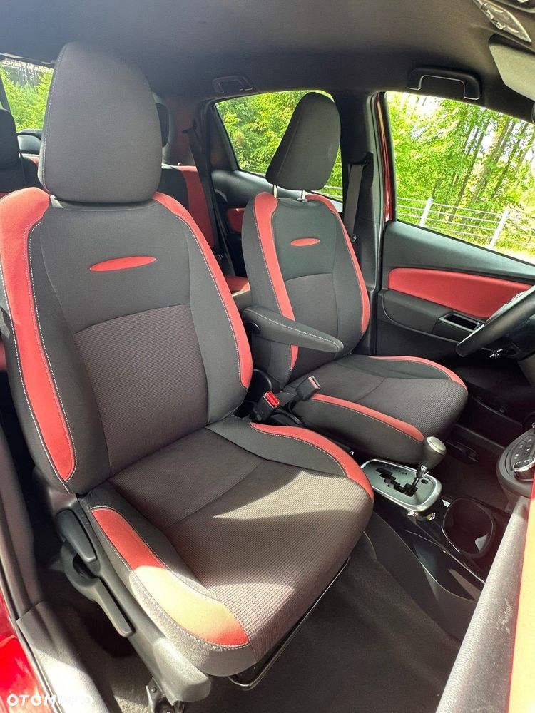 Toyota Yaris Hybrid 100 Selection Platinum - 9