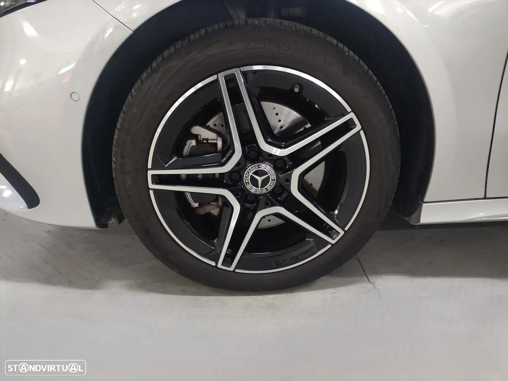 Mercedes-Benz A 250 e AMG Line - 4