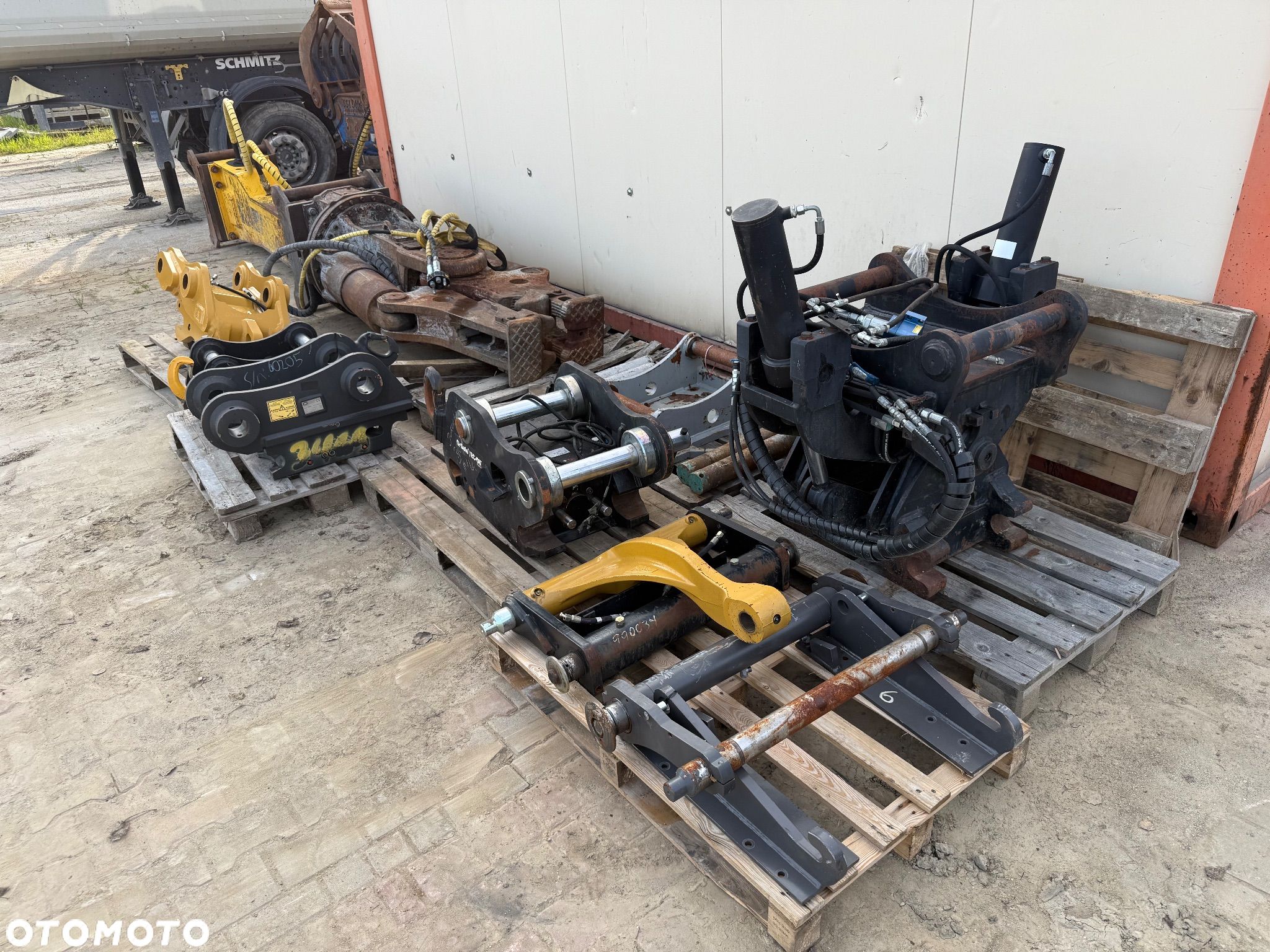 Caterpillar - 1