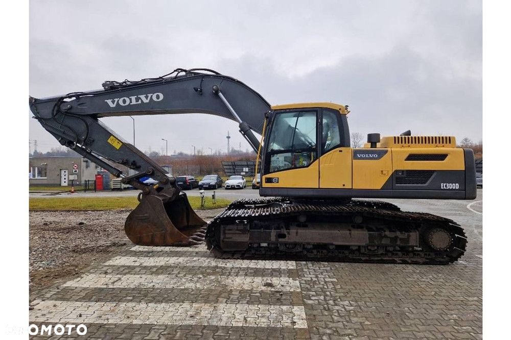 Volvo EC 300 D L - 8