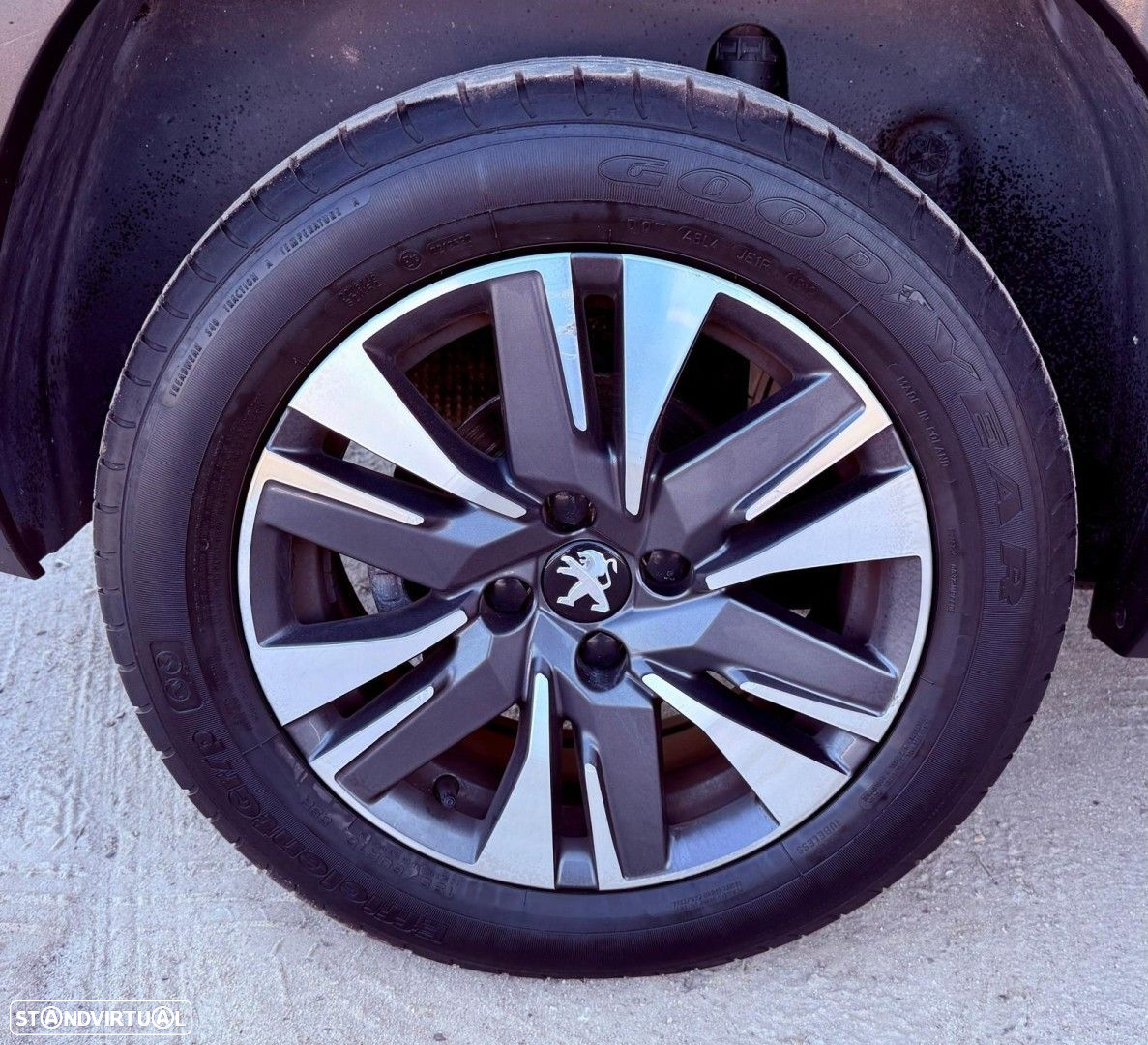 Peugeot 2008 1.2 PureTech Allure - 18