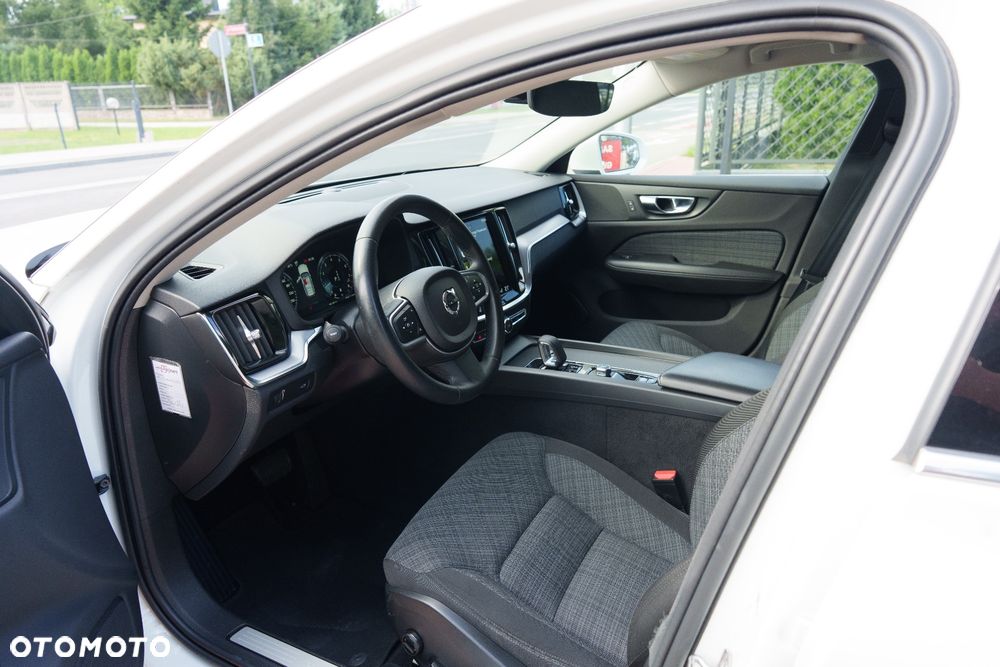Volvo V60 B3 B DKG Momentum Pro - 8