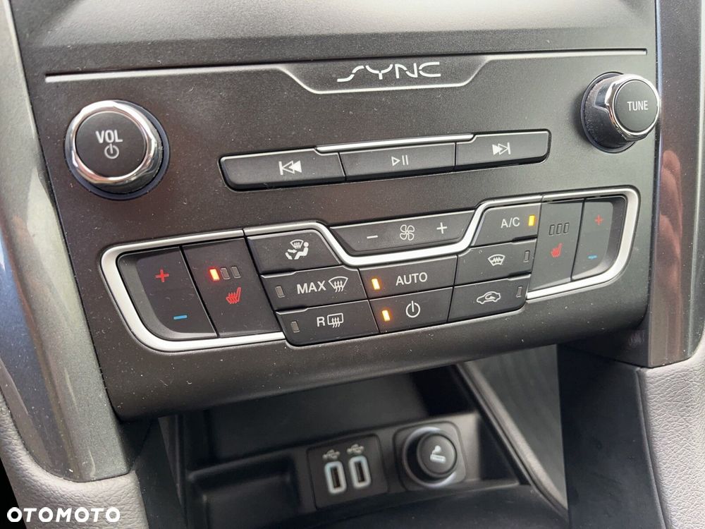 Ford Mondeo - 28