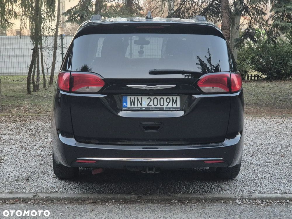 Chrysler Pacifica - 2