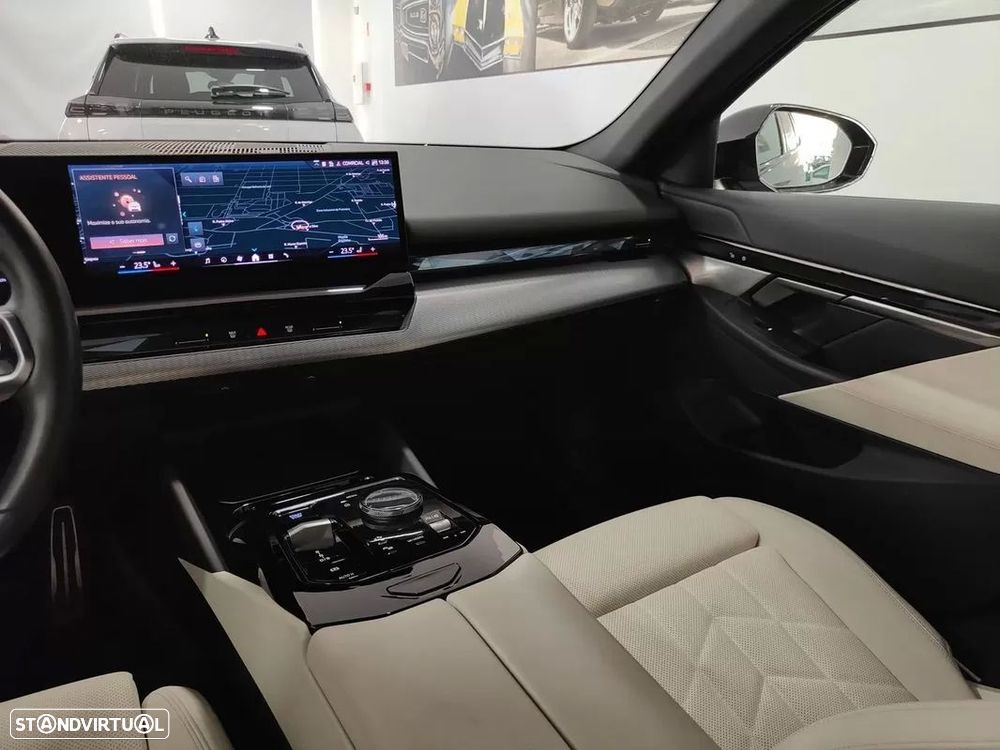 BMW i5 Touring eDrive40 - 44