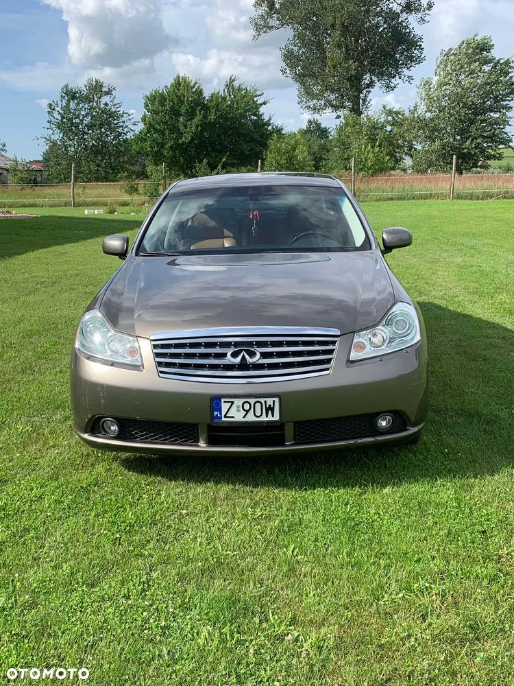 Infiniti M - 4