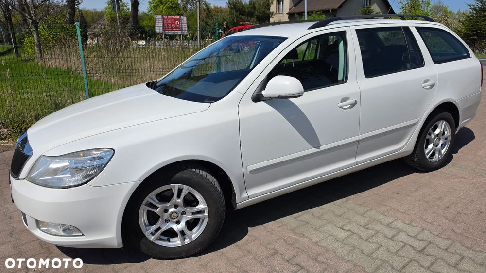 Skoda Octavia 1.6 Combi Ambiente - 30