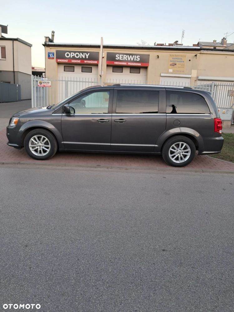 Dodge Grand Caravan - 4