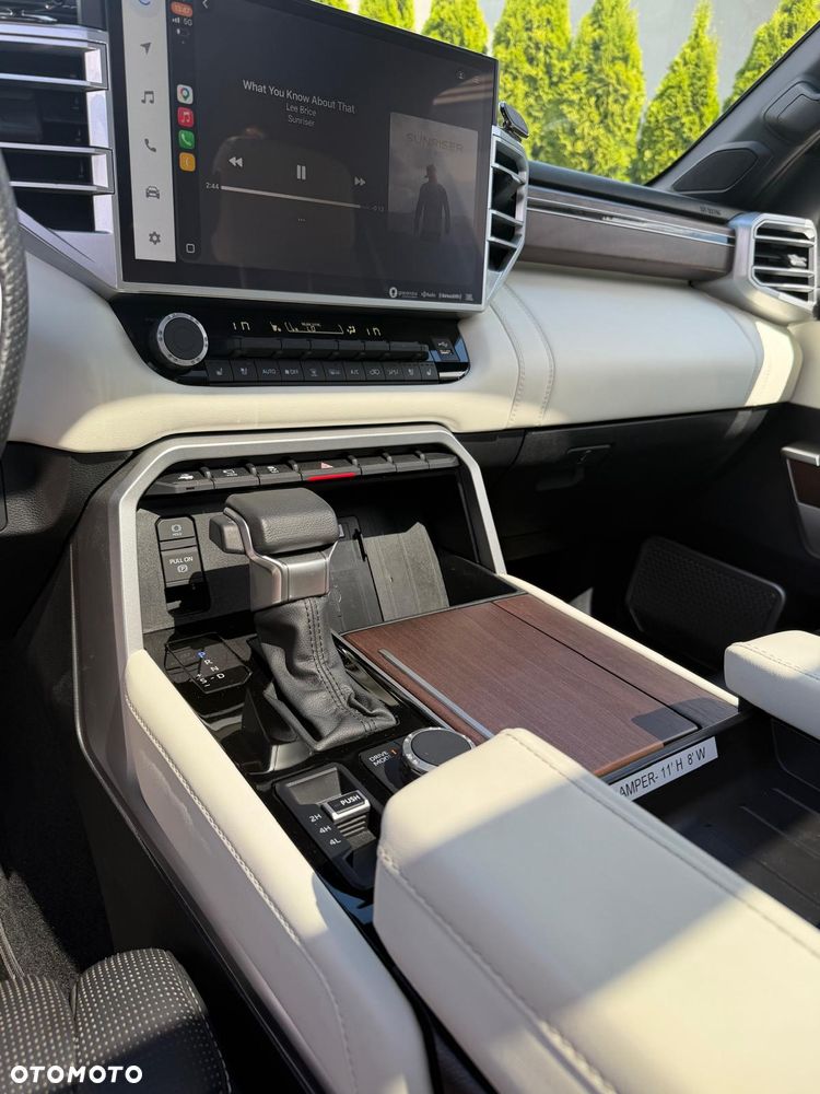 Toyota Sequoia - 17
