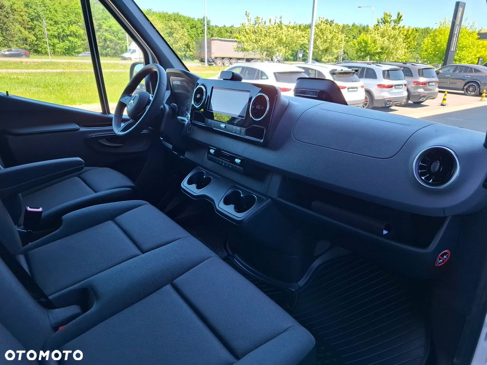 Mercedes-Benz Sprinter 317 CDI Furgon PRO Ekstra Długi 4325+mm - 19