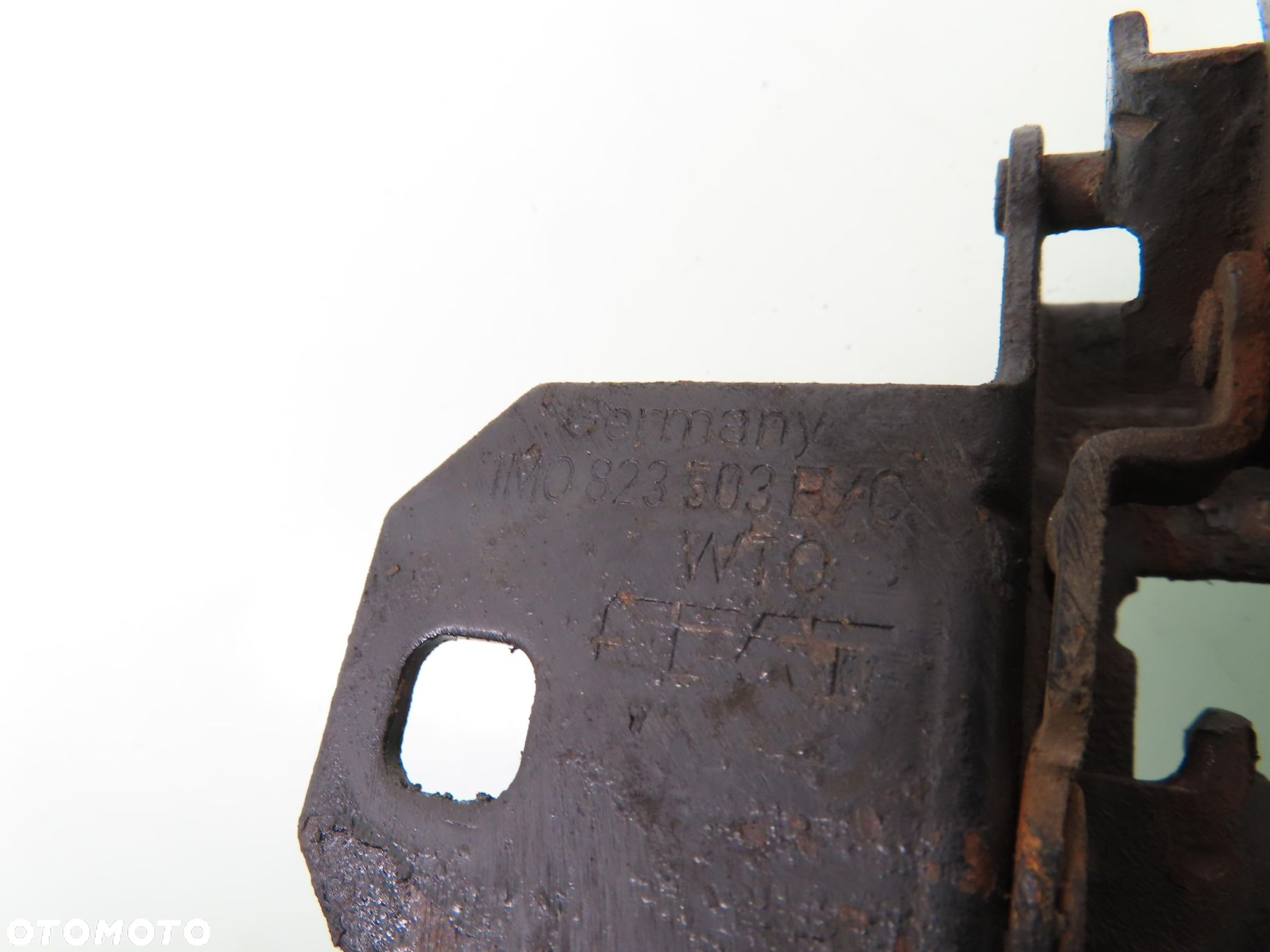 ZAMEK MASKI SEAT TOLEDO II 1M0823503B - 2