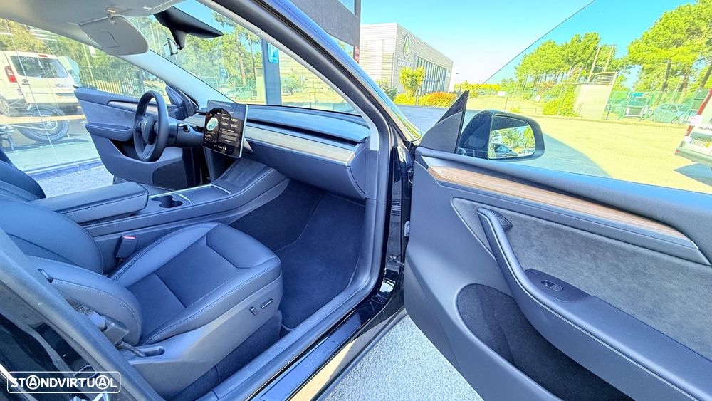 Tesla Model Y Long Range Dual Motor AWD - 21