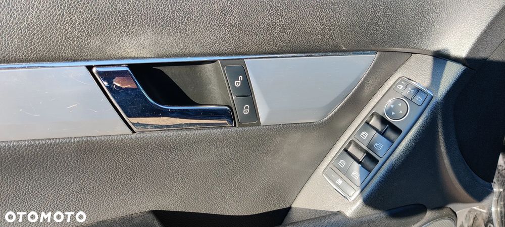 Mercedes-Benz Klasa C 220 CDI DPF Avantgarde - 11