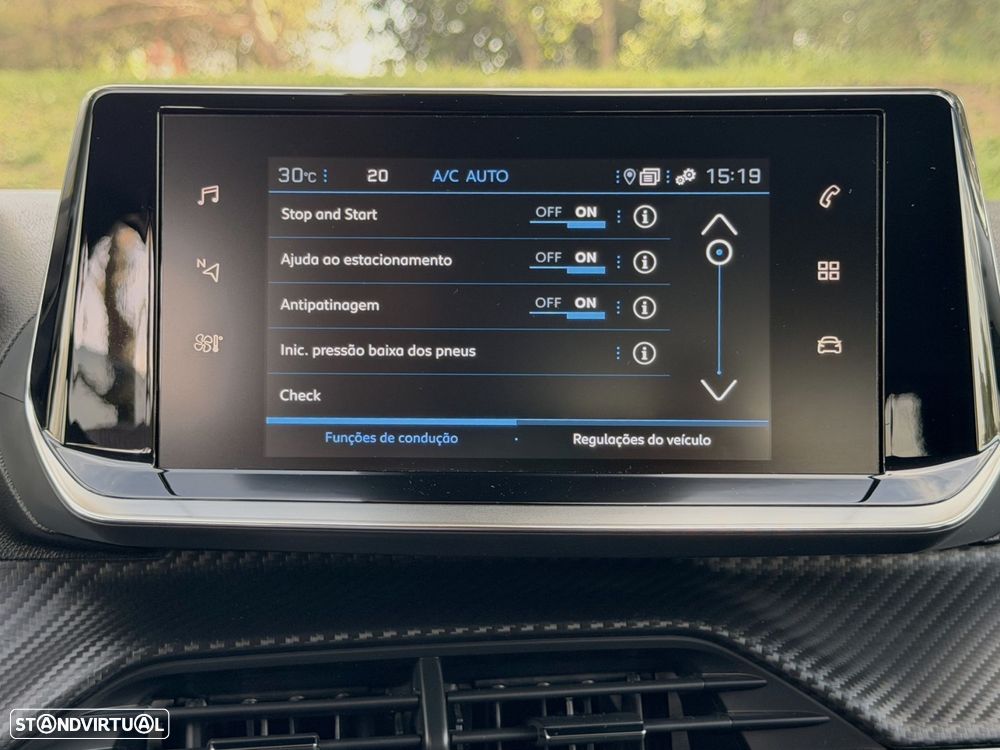 Peugeot 2008 1.2 PureTech Signature - 32