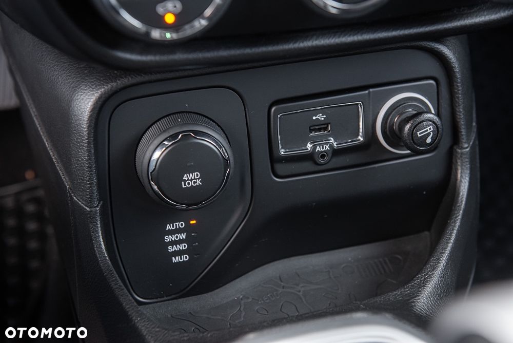 Jeep Renegade 1.4 MultiAir Limited 4WD S&S - 25
