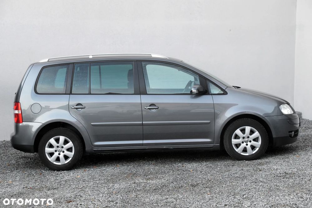 Volkswagen Touran 2.0 TDI Trendline DSG - 25