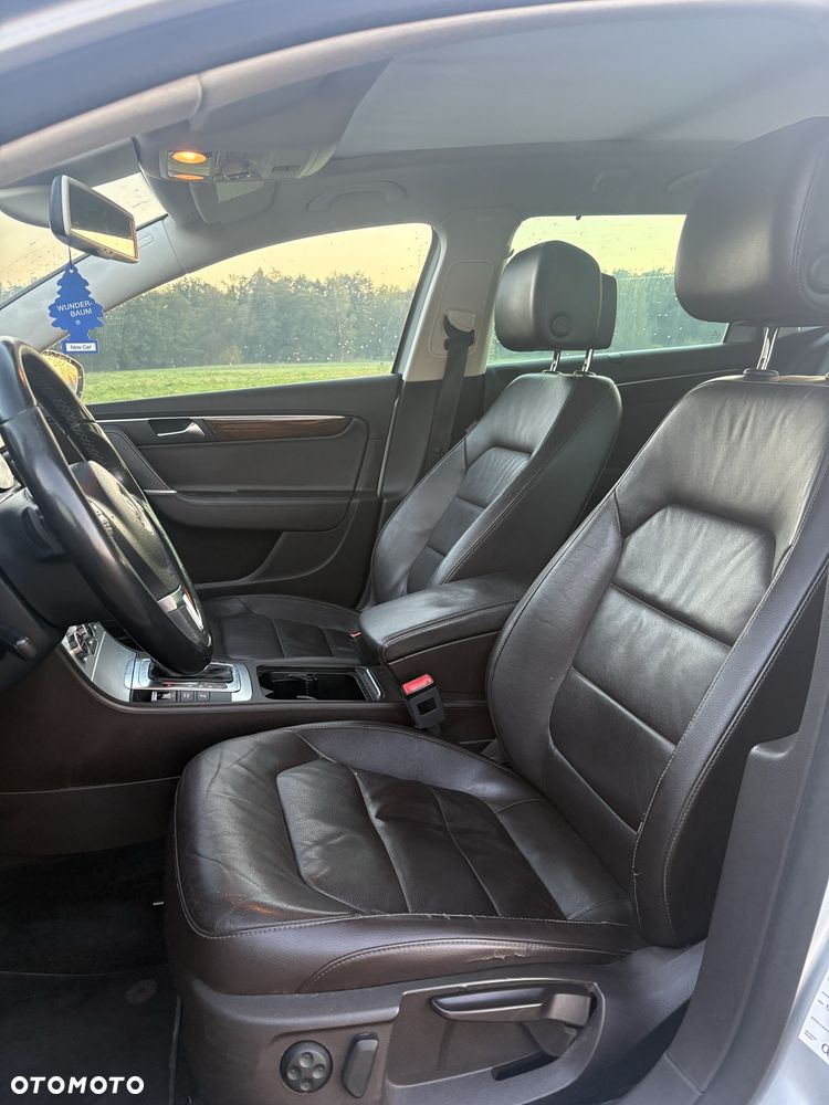 Volkswagen Passat - 11