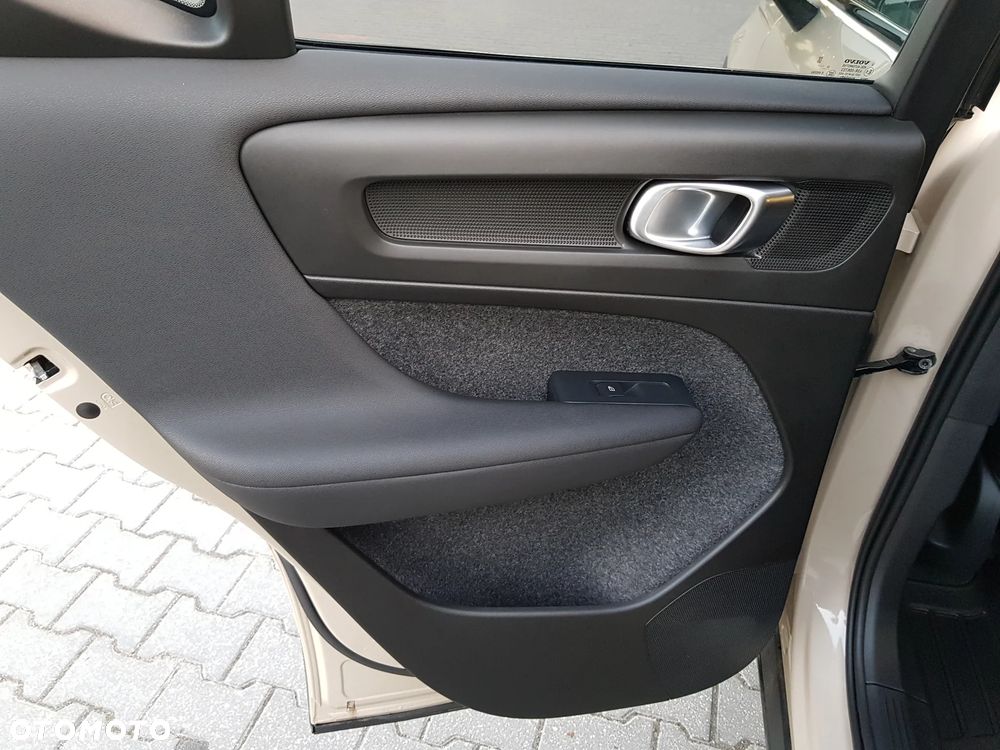 Volvo XC 40 Recharge 82 kWh Single M Extended Range RWD Plus - 17