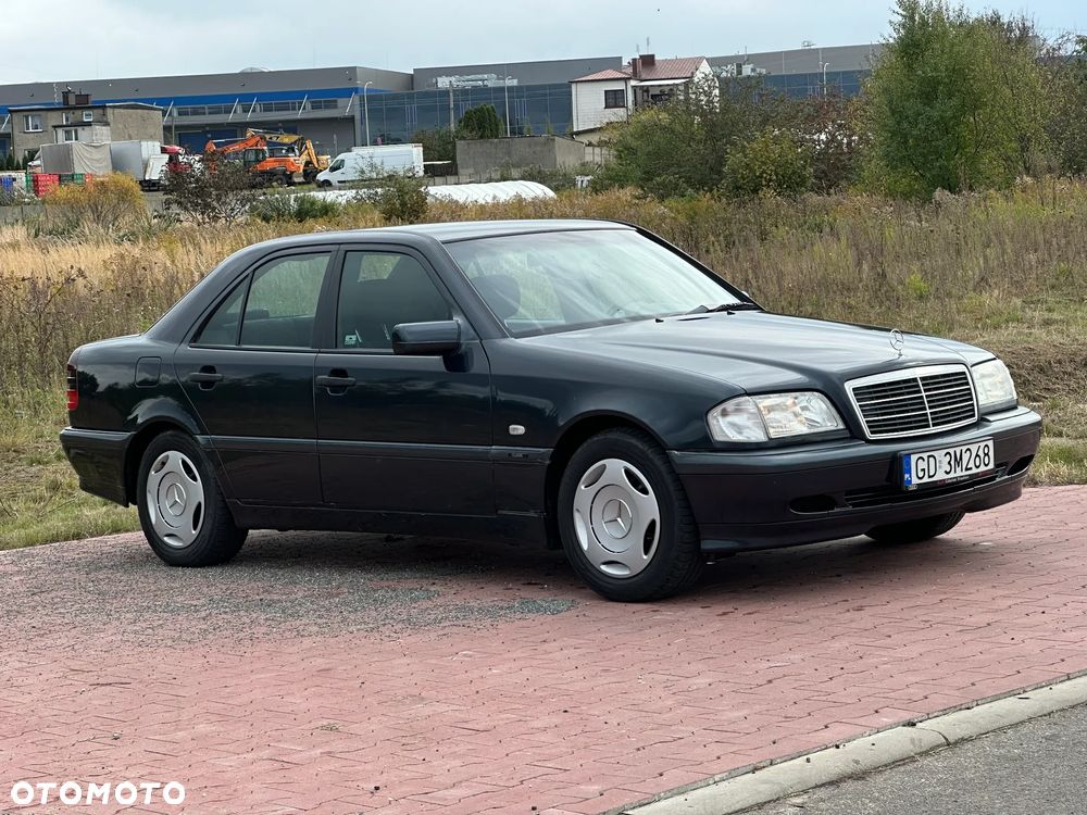 Mercedes-Benz Klasa C 180 Classic - 3