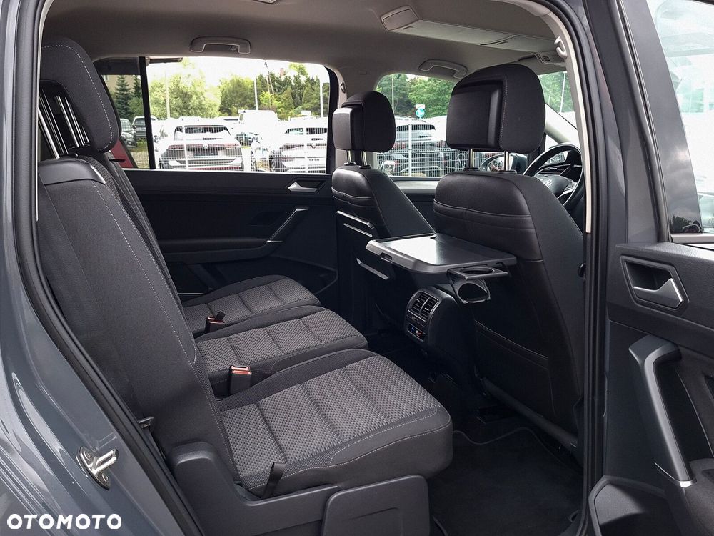 Volkswagen Touran - 16