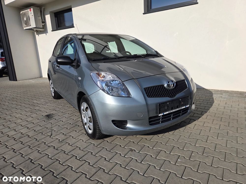 Toyota Yaris - 1