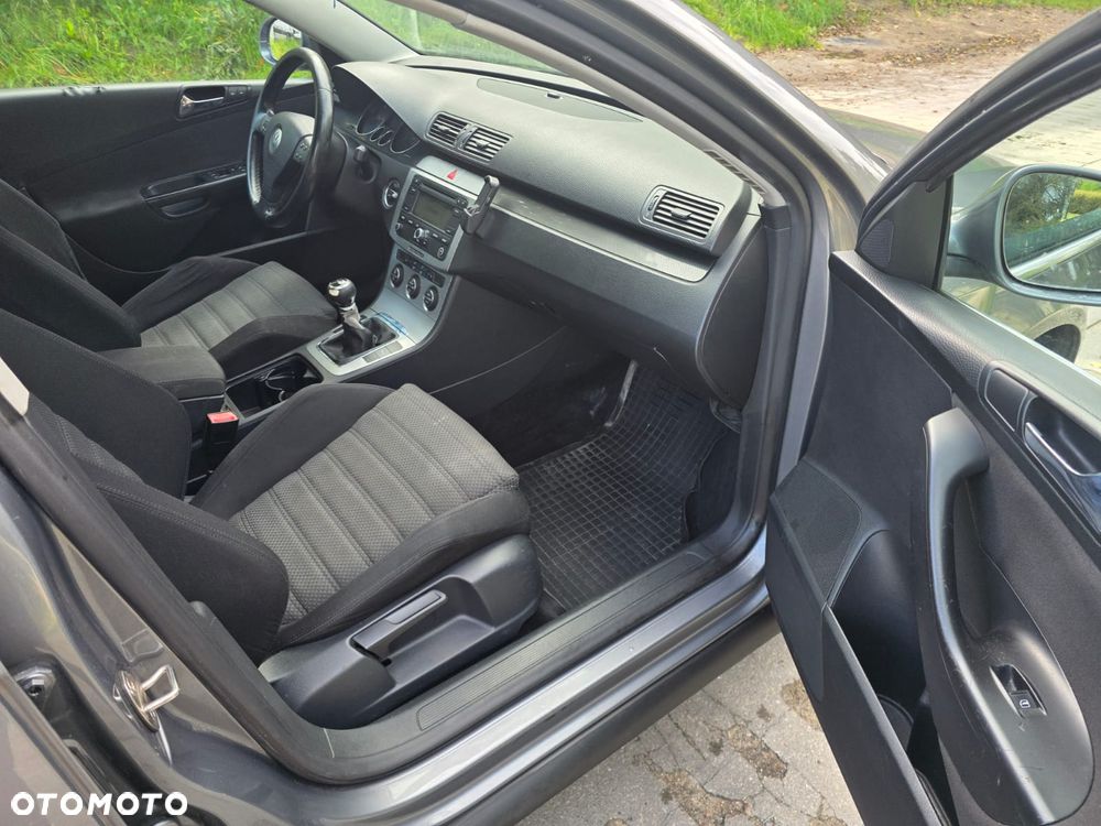 Volkswagen Passat 2.0 TDI DPF Highline - 9