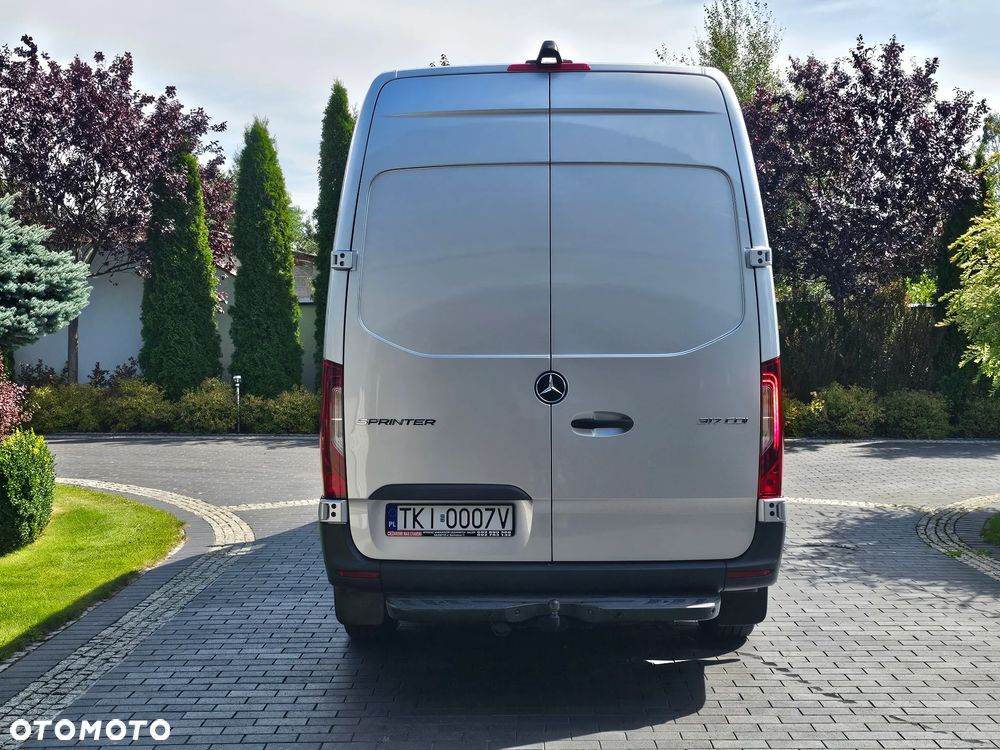 Mercedes-Benz Sprinter - 11