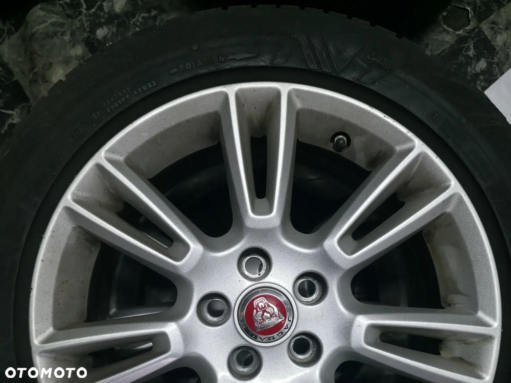 Jaguar XE 2.0 T R-Sport - 15