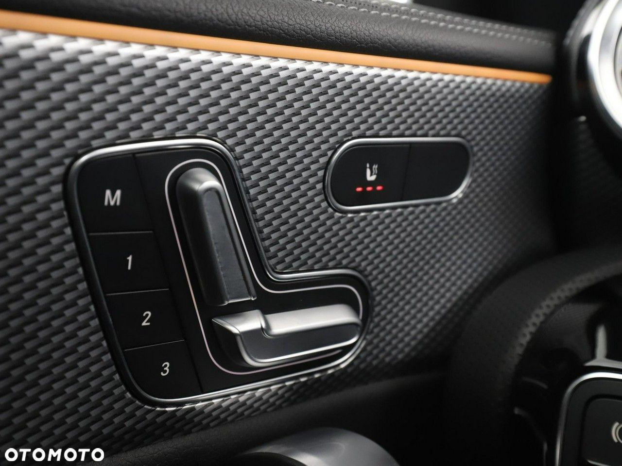 Mercedes-Benz CLA 250 E Progressive 8G-DCT - 32