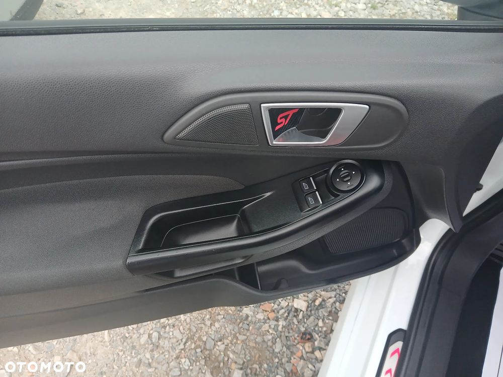 Ford Fiesta 1.6 EcoBoost ST - 19