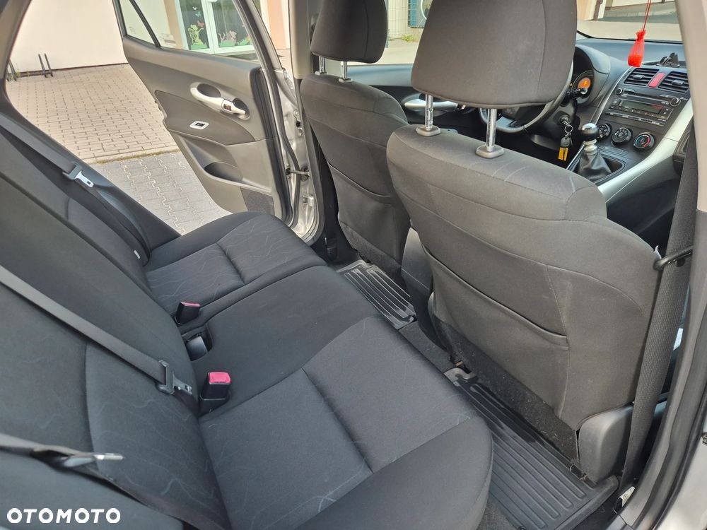 Toyota Auris 1.6 Luna - 16
