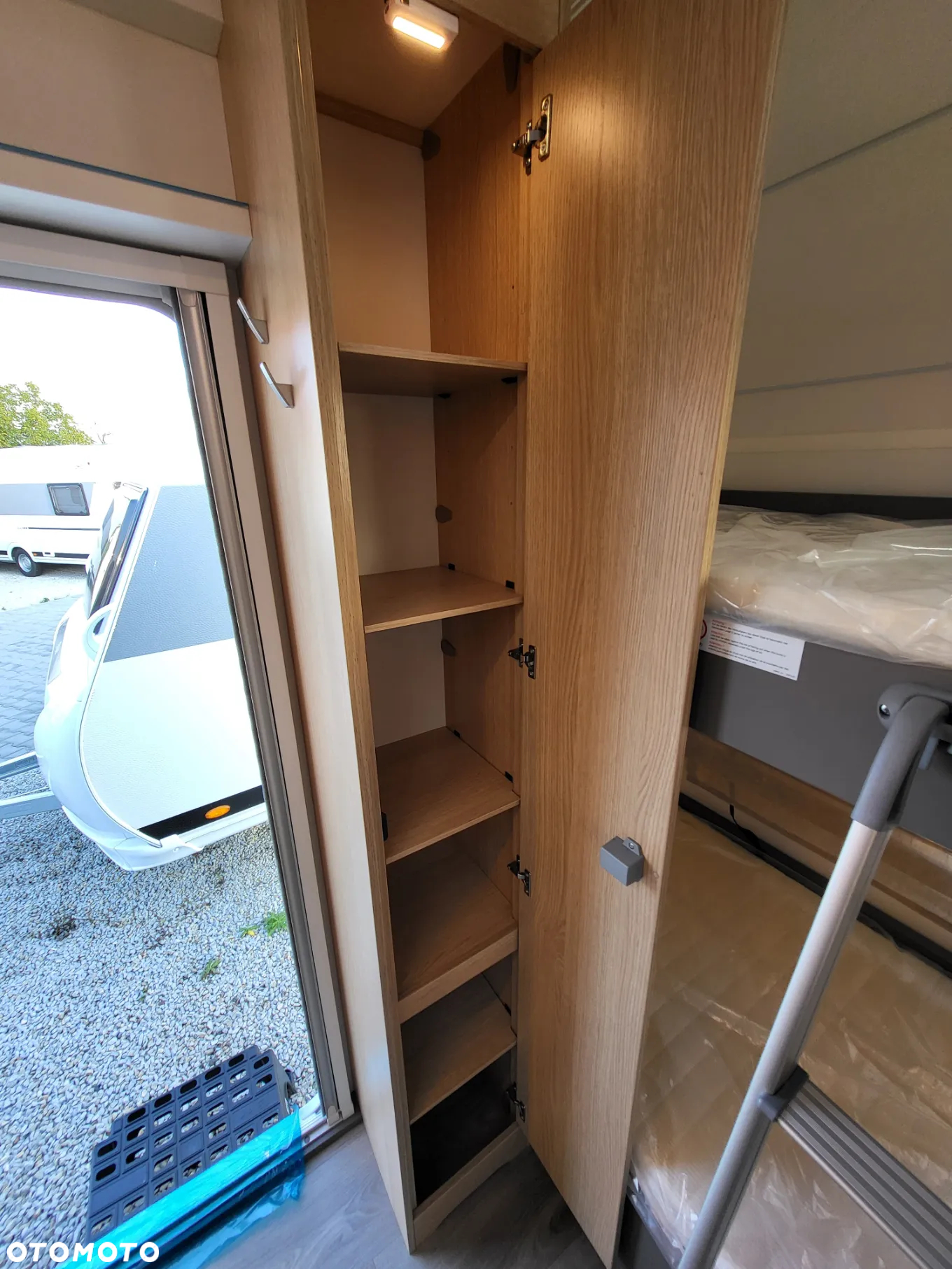 LMC Videro 530 K - duża luksusowa przyczepa - 25