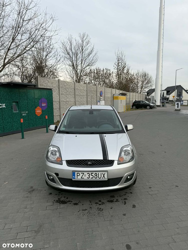 Ford Fiesta 1.4 Ambiente - 2