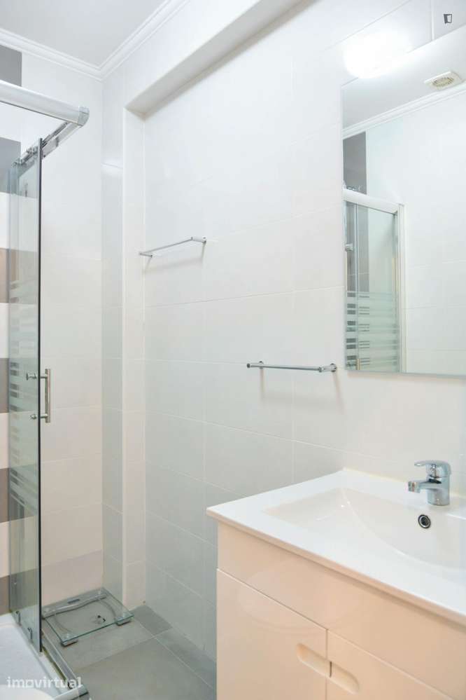 Quarto - localizado em Chelas Lisbon - Grande imagem: 3/11