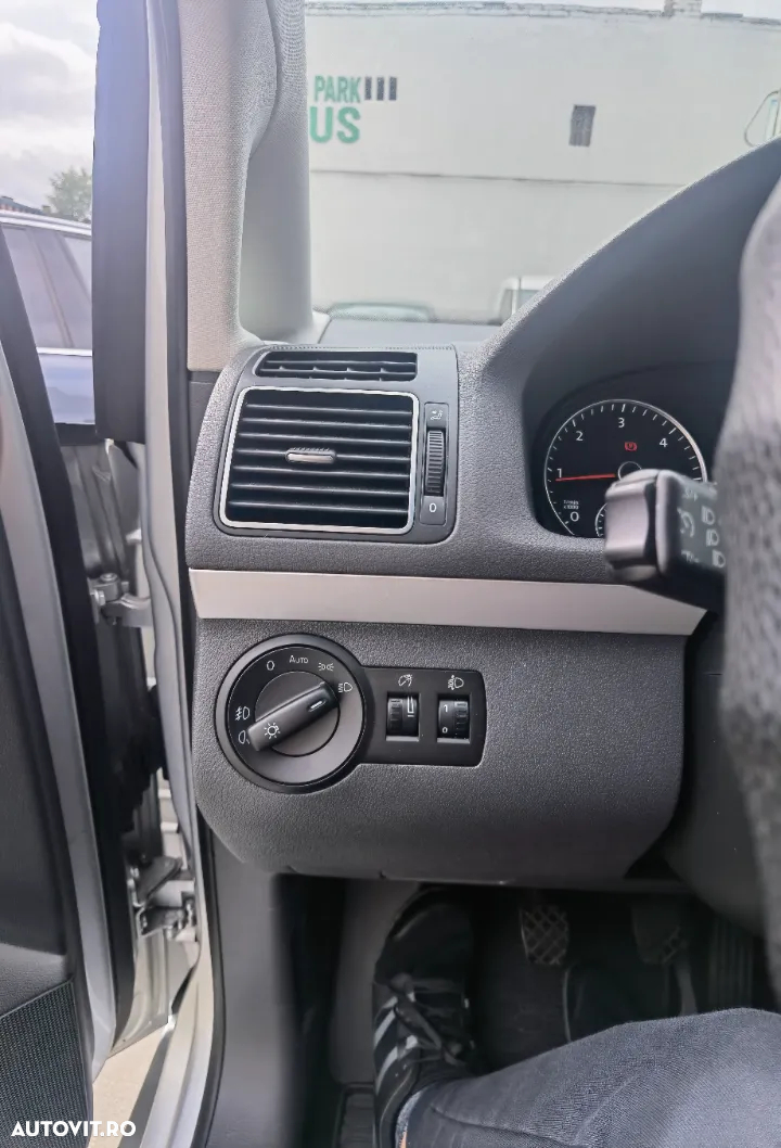 Volkswagen Touran - 21