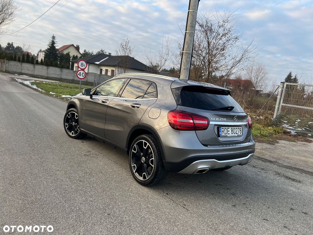 Mercedes-Benz GLA 250 7G-DCT AMG Line - 22
