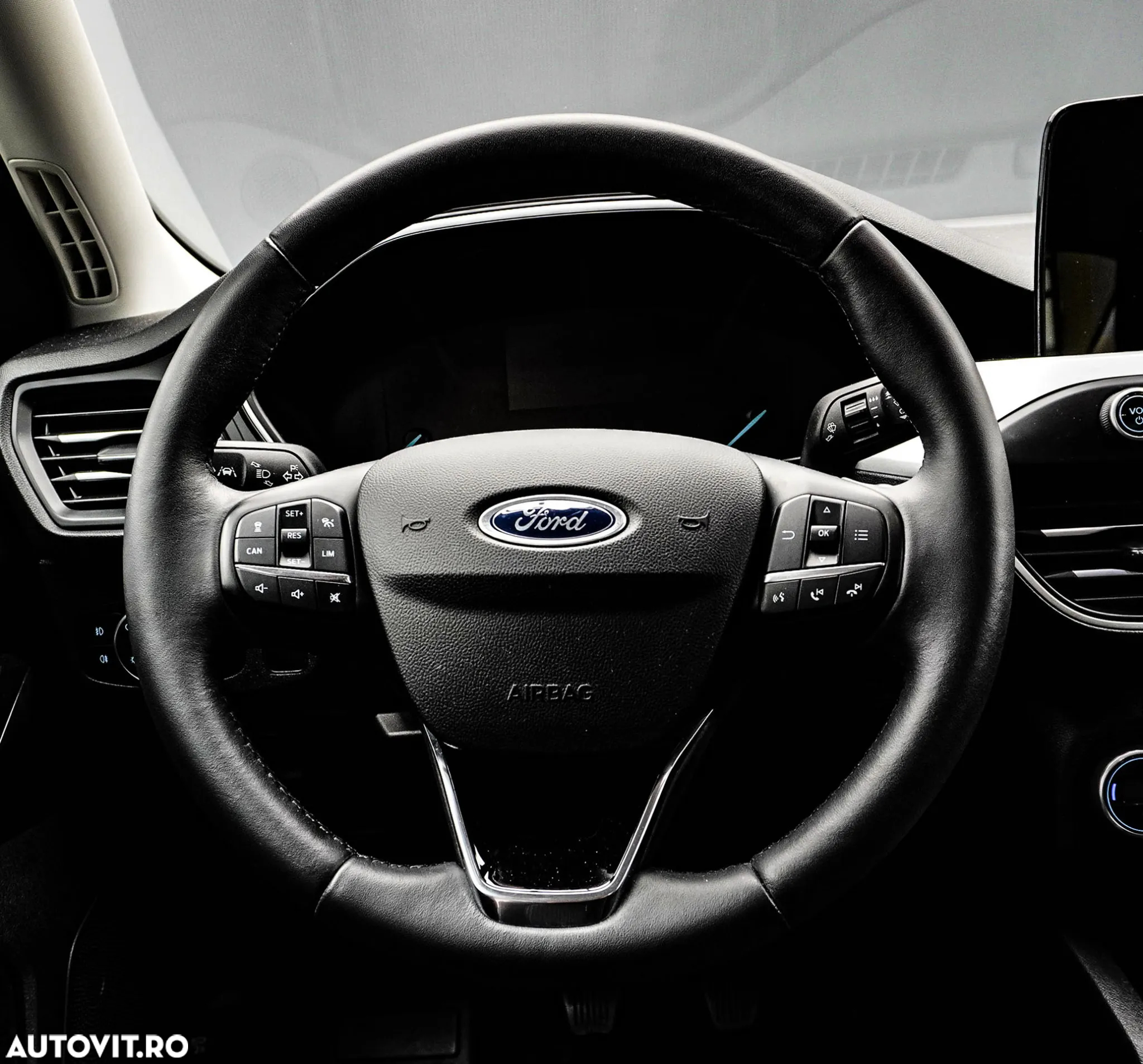 Ford Focus 1.0 EcoBoost Titanium Business - 18