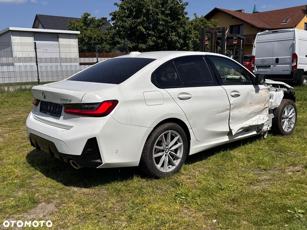BMW Seria 3 320d xDrive MHEV M Sport sport - 4
