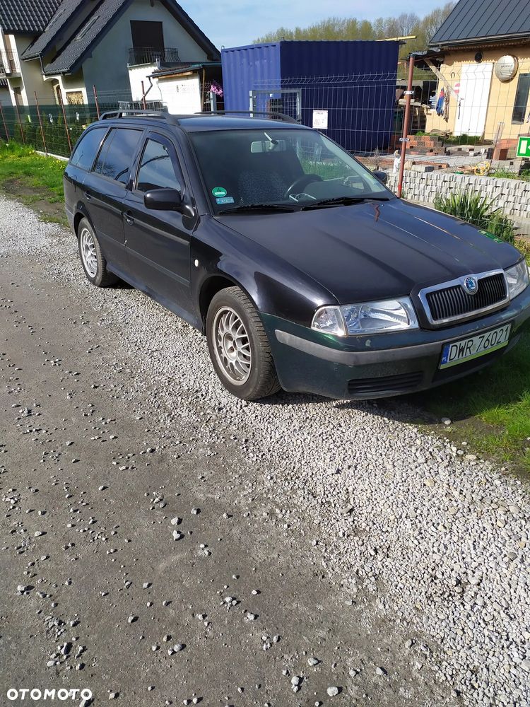 Skoda Octavia 1.6 Ambiente - 1
