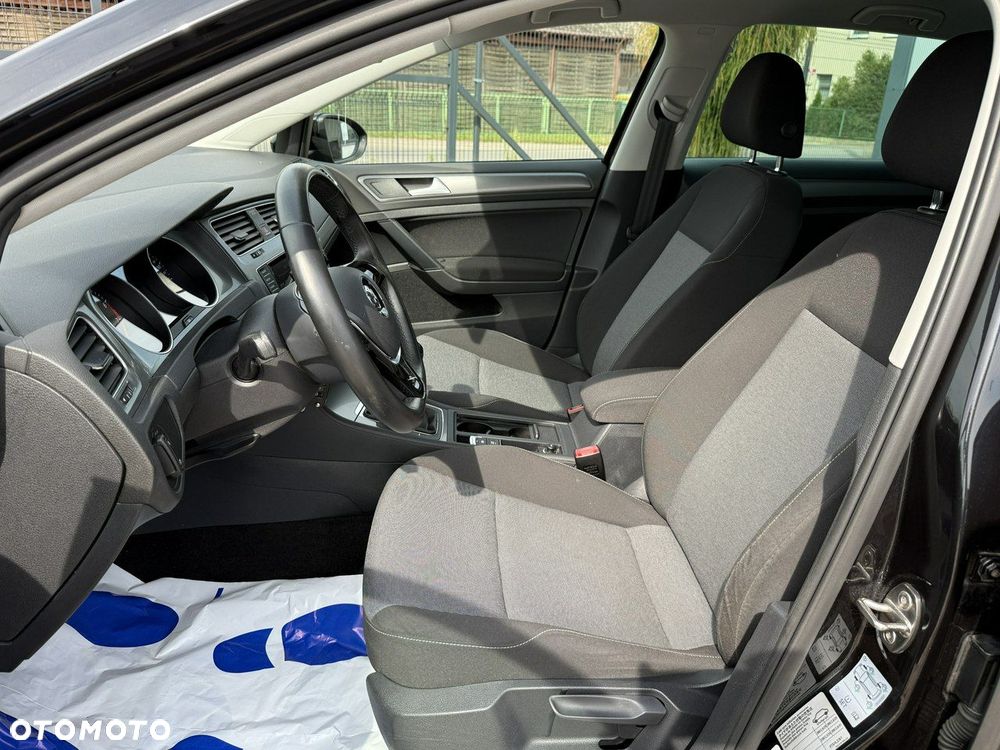 Volkswagen Golf - 23