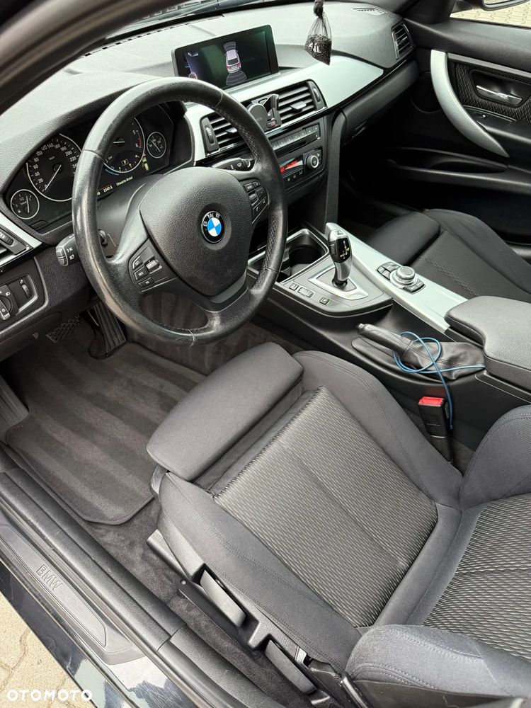 BMW Seria 3 318d DPF Touring - 15