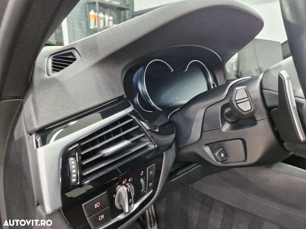 BMW Seria 5 530d xDrive AT - 11