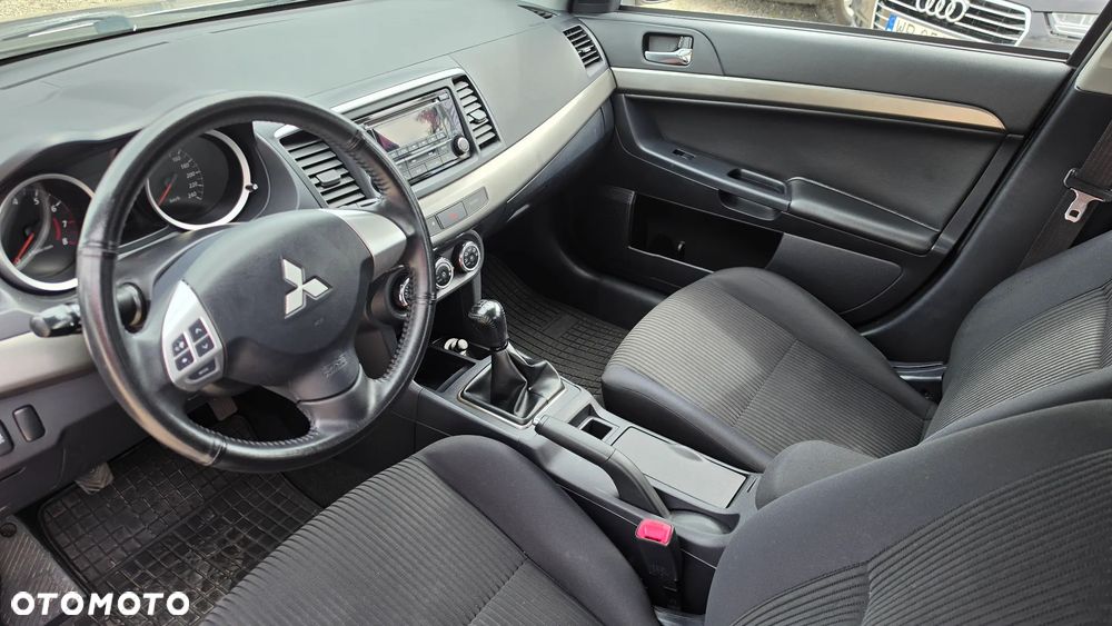 Mitsubishi Lancer 1.6 Invite - 22