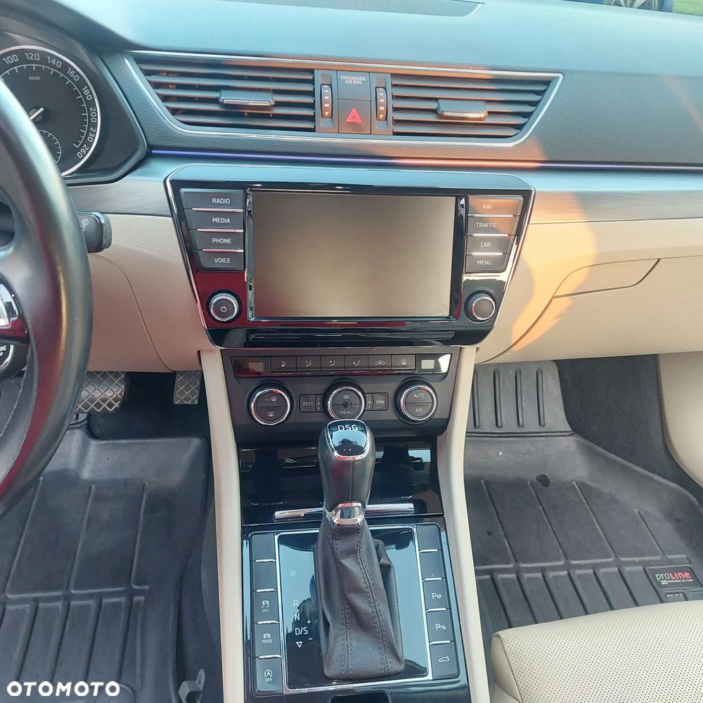 Skoda Superb 2.0 TDI DSG Premium Edition - 6